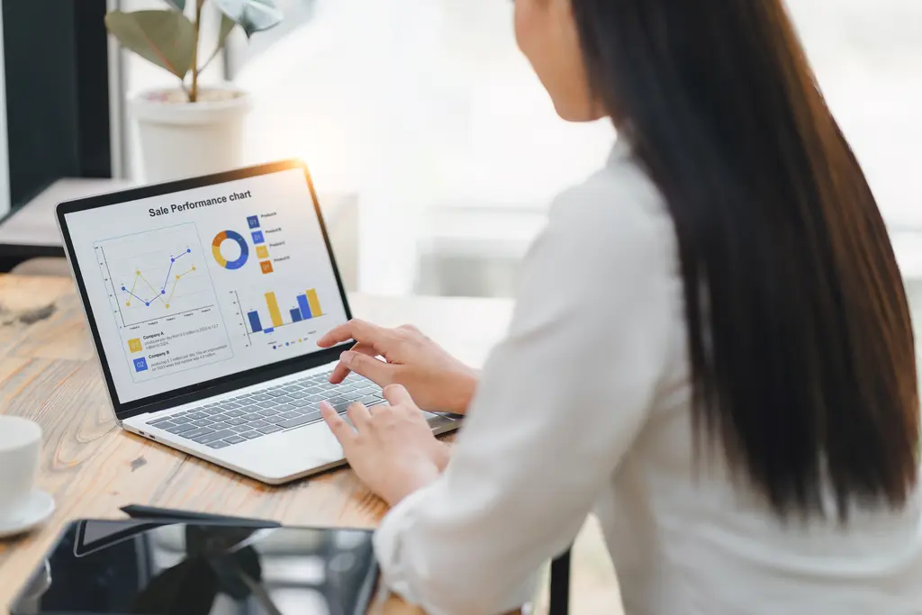 Veri Silolarını Kırın: CRM ERP Entegrasyonu için Operasyonel Yatırım Getirisi