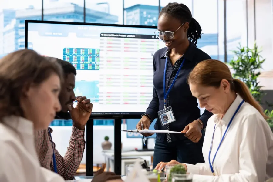 Tek Bir Beyaz Tahtada Paraya Çevrilebilen Veri Modeli Gelir Analizi