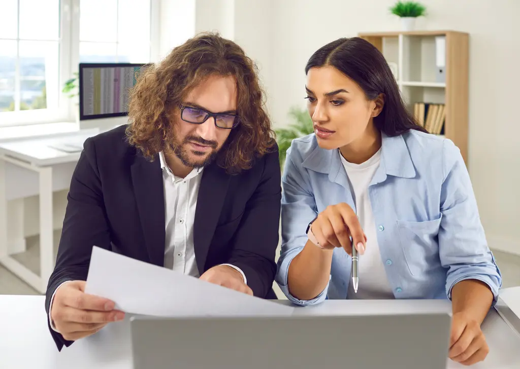 Kendi Kendini Kapatan Bordro Otomasyonu: Zaman Çizelgelerinden Net Ücrete